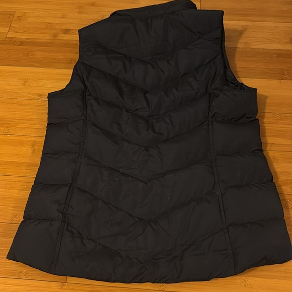 Land’s End puffer vest - Picture 3 of 3